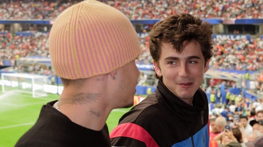 Romeo Beckham und Timothée Chalamet beim WM-Halbfinale zwischen Frankreich und Spanien