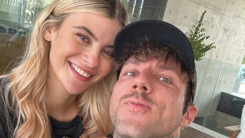 Romina Palm und Christian Wolf posieren für einen Insta-Post