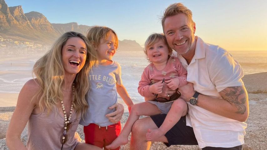 Ronan Keating (r.) mit seiner Frau Storm und ihren Kindern