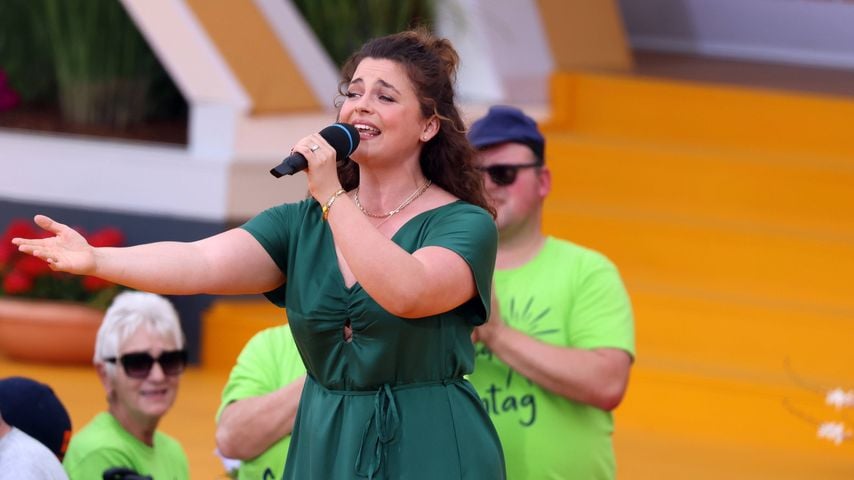 Ronja Forcher bei der Auftaktsendung von "Immer wieder sonntags" im Europapark Rust, Mai 2026