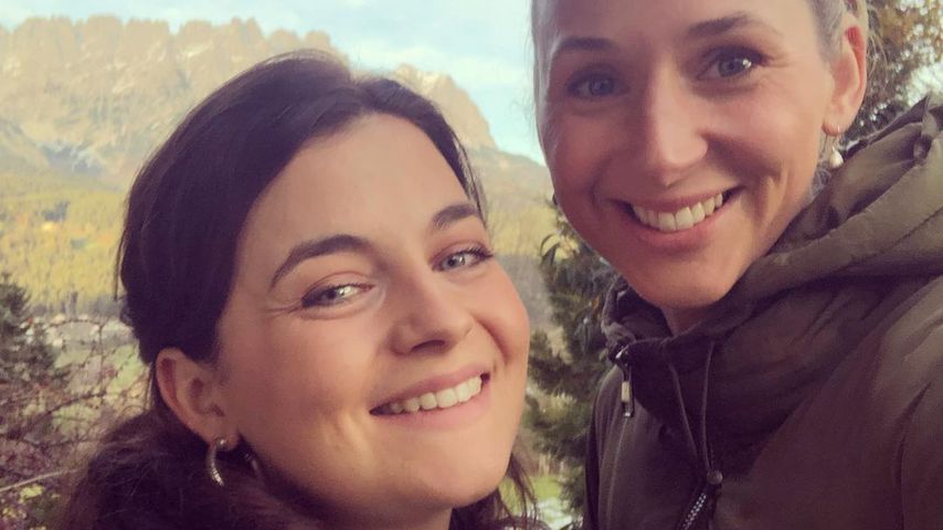 Ronja Forcher und Andrea Gerhard am "Der Bergdoktor"-Set