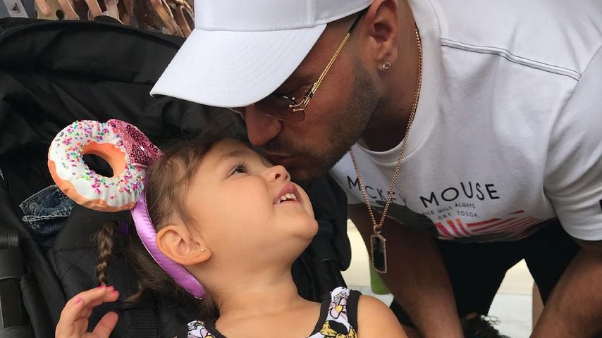 Ronnie Ortiz-Magro mit seiner Tochter im Disneyland