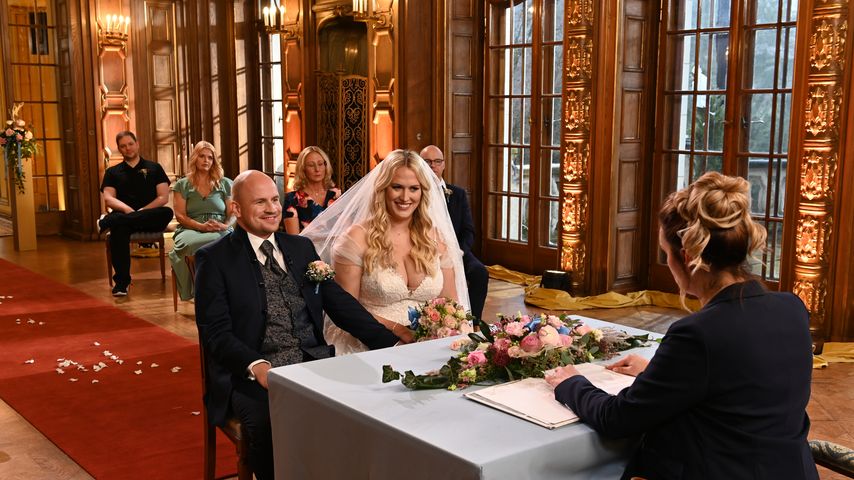 Ronny und Josimelonie bei ihrer "Liebe im Sinn"-Trauung