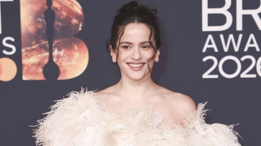 Bei den BRIT Awards 2026 in Manchester: Rosalia auf dem roten Teppich