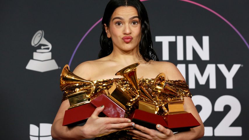 Sängerin Rosalía räumte vierfach bei den Latin Grammys ab!