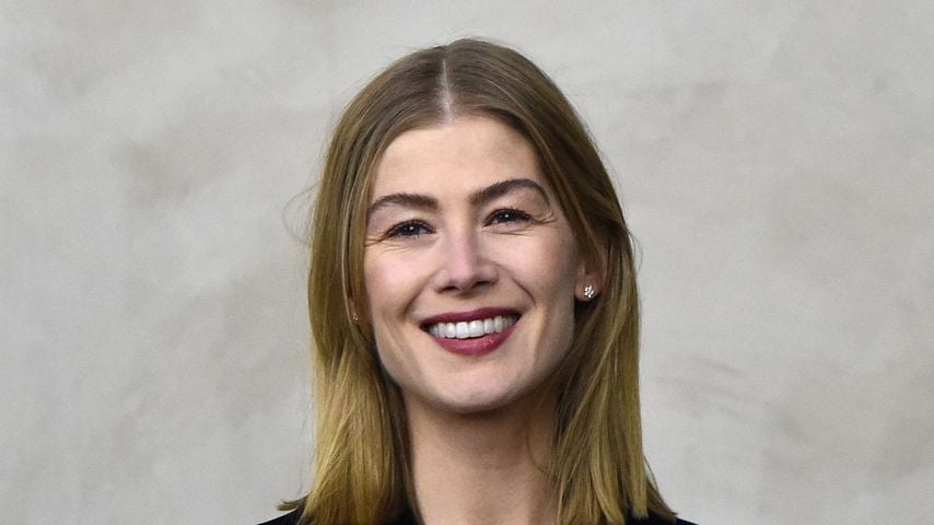 Skurril: "Gone Girl"-Star Rosamund Pike vergräbt ihre Awards