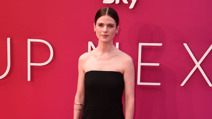 Seltene Fotos: Schwangere Rose Leslie spaziert durch London