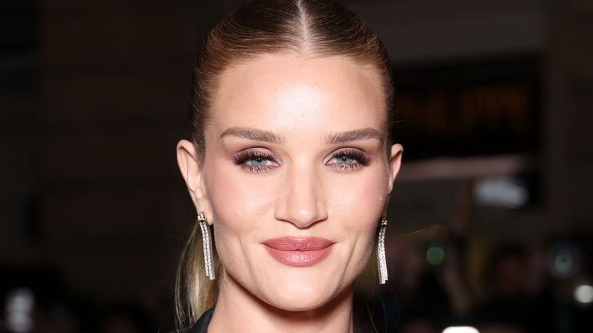Rosie Huntington-Whiteley begeistert in freizügigem Outfit