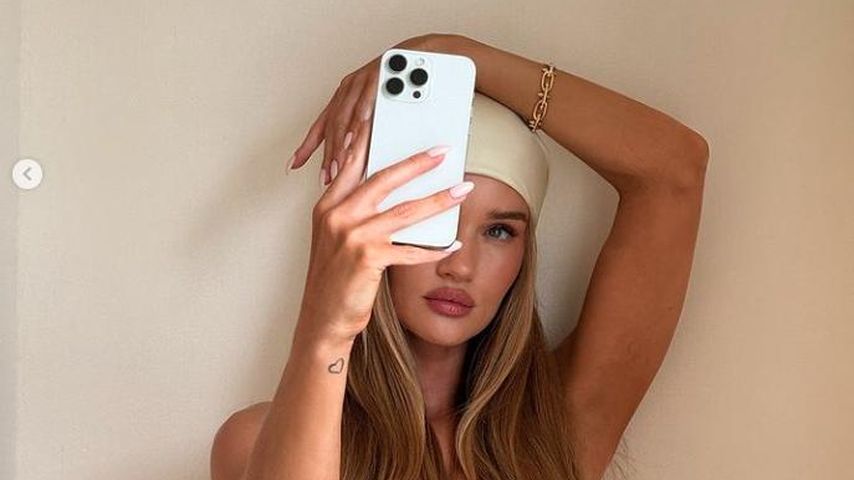 Oben ohne: Rosie Huntington-Whiteley teilt sexy Aufnahme!