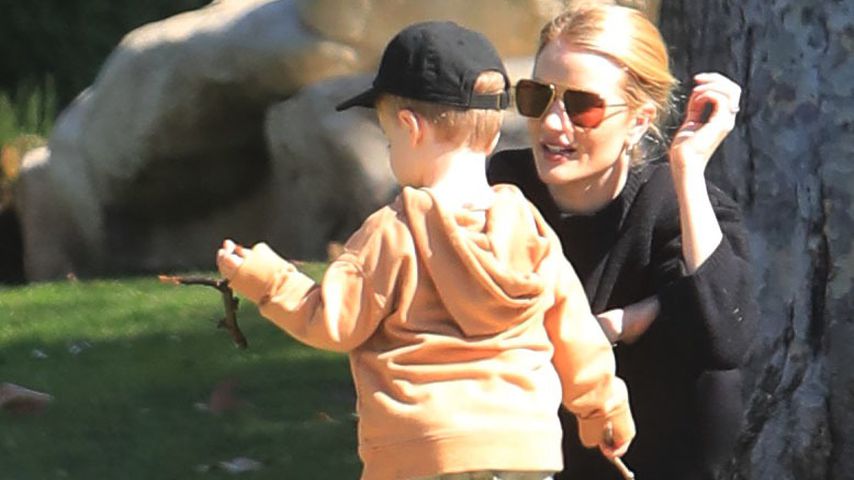 Rosie Huntington-Whiteley mit ihrem Sohn, Februar 2020