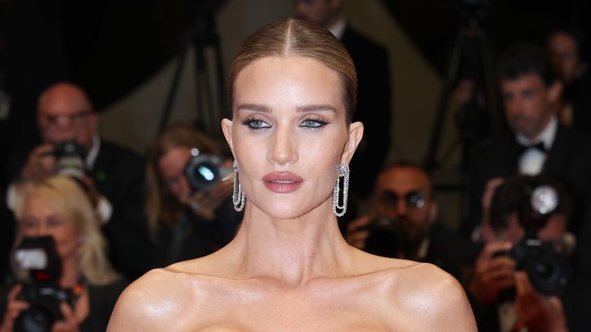 Rosie Huntington-Whiteley feiert Laufsteg-Comeback in Paris