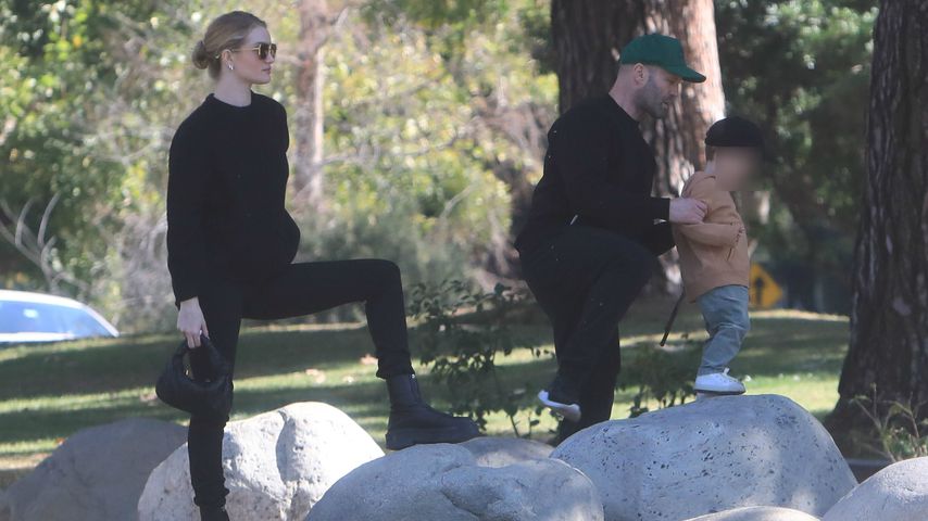 Rosie Huntington-Whiteley und Jason Statham mit ihrem Sohn im Park, Februar 2020