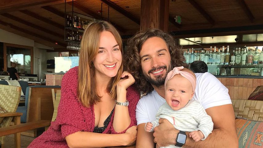 Rosie Jone und John Wicks mit ihrer Tochter