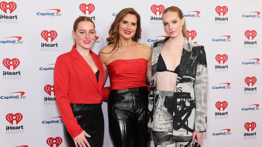 Leuchtendes Rot: Brooke Shields mit Tochter im Partnerlook