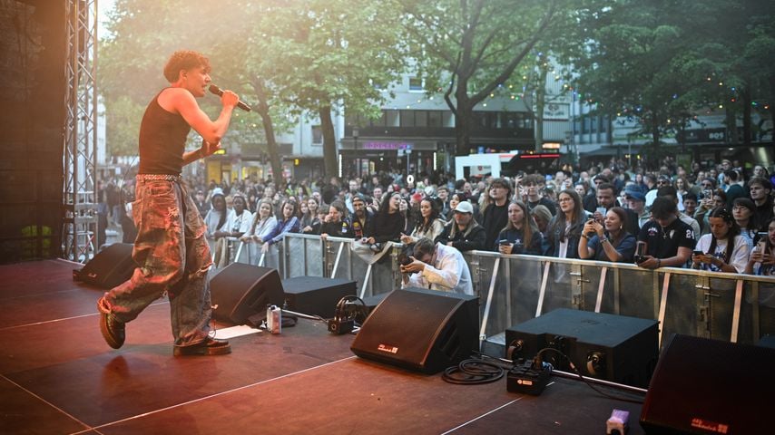 Musiker Rowli im Mai 2025 in der Essener Innenstadt