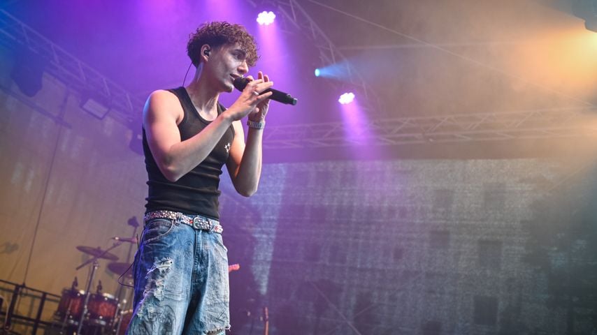 Musiker Rowli im Mai 2025 in der Essener Innenstadt