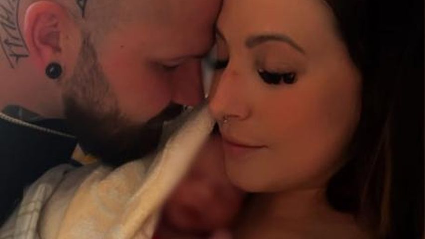 Roxy Zinger und ihr Partner Andreas mit ihrem Baby, April 2025