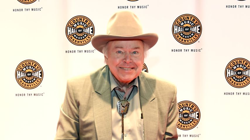 Country-Star Roy Clark wurde mit 85 Jahren tot aufgefunden!