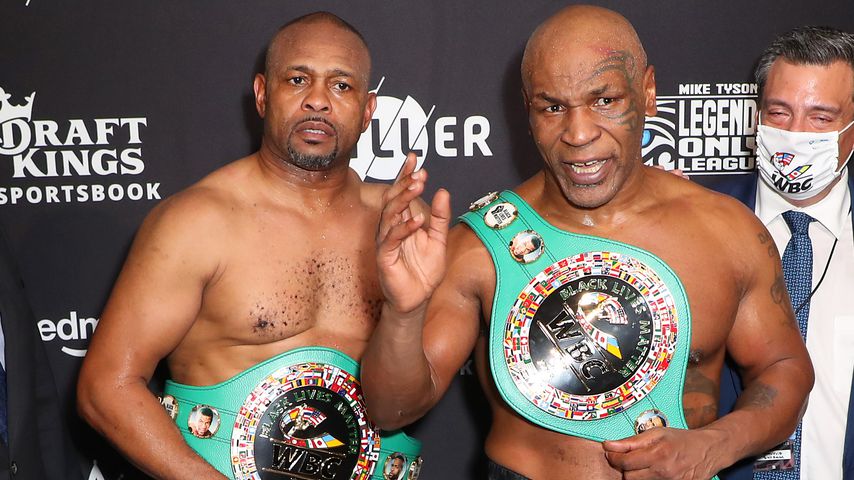 Roy Jones Jr. und Mike Tyson nach ihrem Boxkampf im November 2020