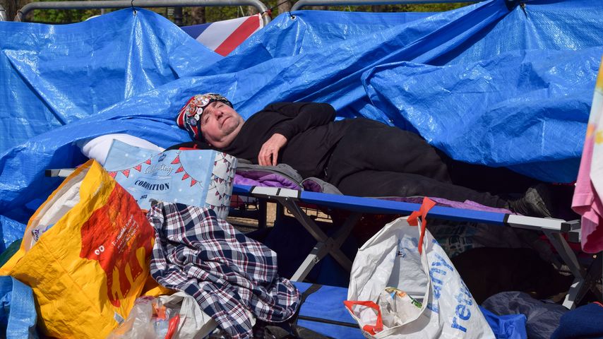 Royal-Fan John Loughrie campt vor dem Buckingham Palace