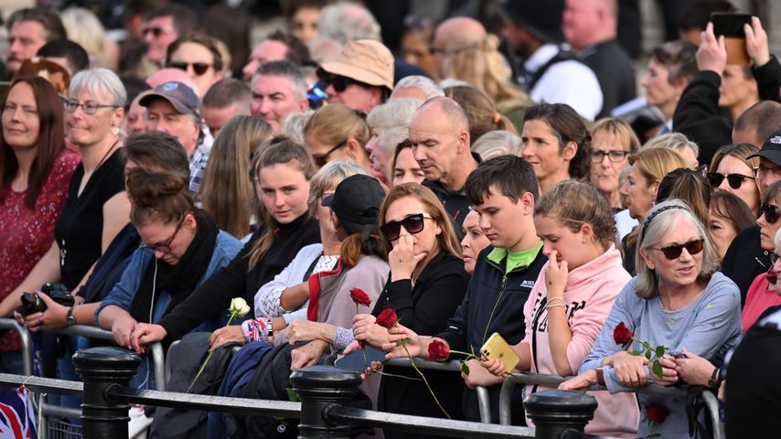 Royal-Fans am Rande der Prozession