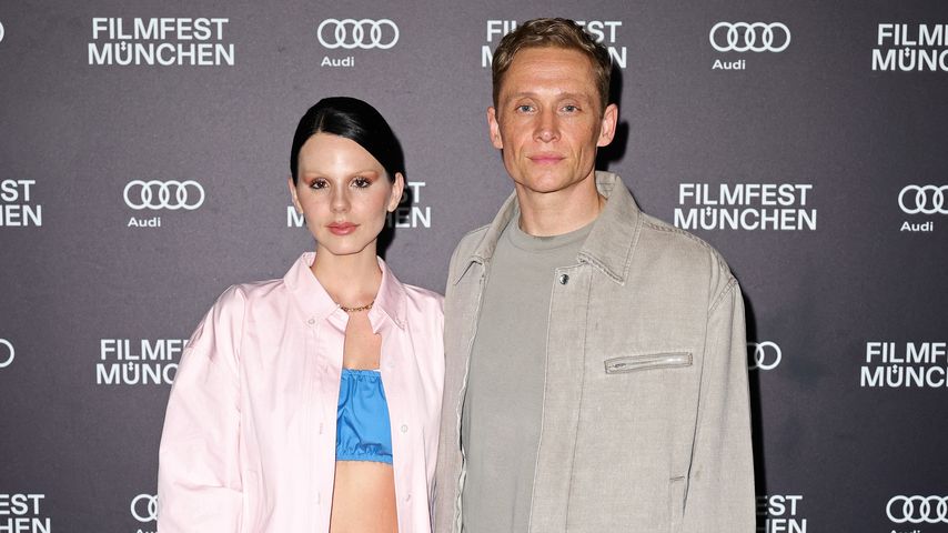 Ruby O. Fee and Matthias Schweighöfer im Juli 2025