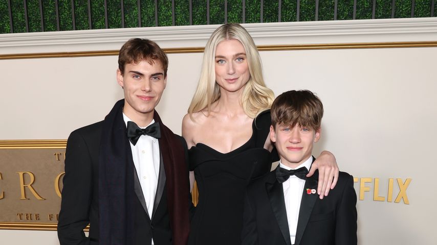 Rufus Kampa, Elizabeth Debicki und Fflyn Edwards bei der "The Crown"-Premiere