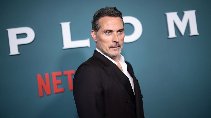 Zu günstig? Das zahlte Rufus Sewell für den Verlobungsring