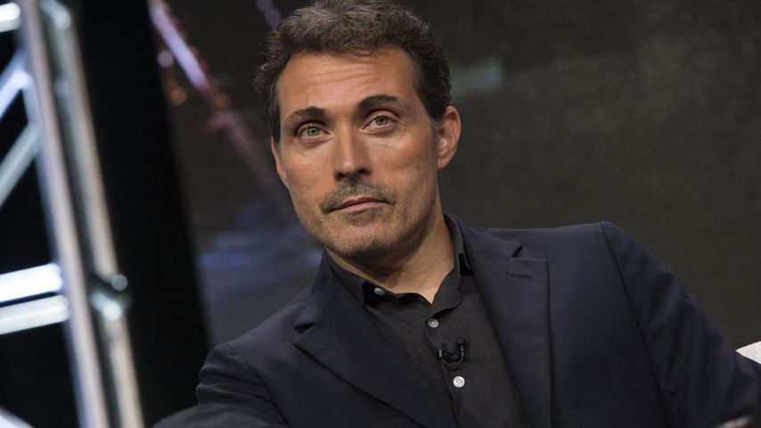 "Liebe braucht keine Ferien"-Star Rufus Sewell ist verlobt!
