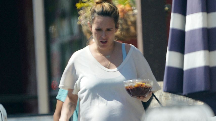 Nach heißem Shooting: Rumer Willis spaziert im Schlabberlook