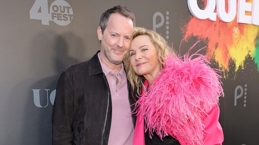 Russell Thomas und Kim Cattrall bei der Premiere von "Queer As Folk" in Los Angeles im Juni 2022