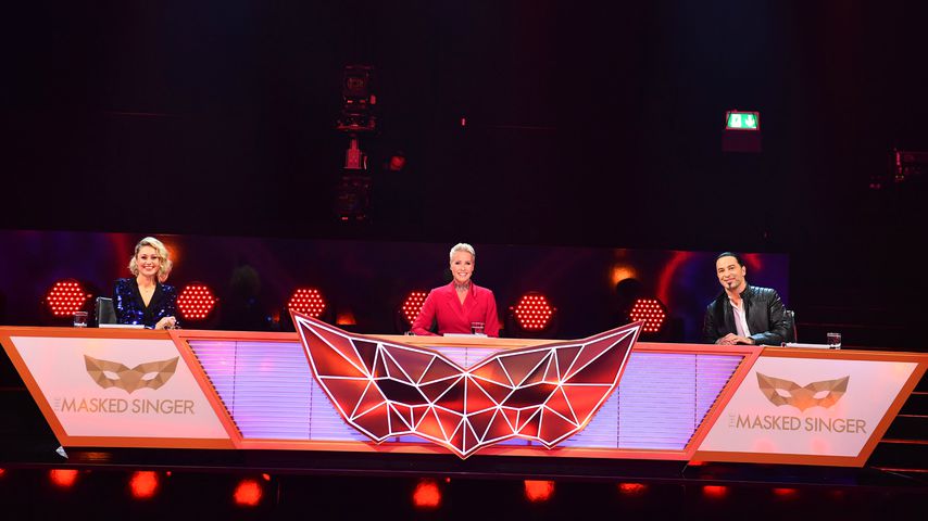 Ruth Moschner, Sonja Zietlow und Bülent Ceylan in der zweiten Folge von "The Masked Singer"