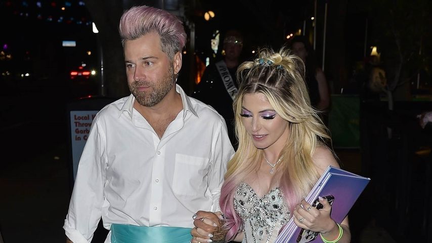 Alexa Bliss feiert 90er-Jahre Party am ersten Hochzeitstag