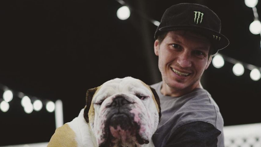BMX-Star Ryan Guettler mit seinem Hund, Juli 2015