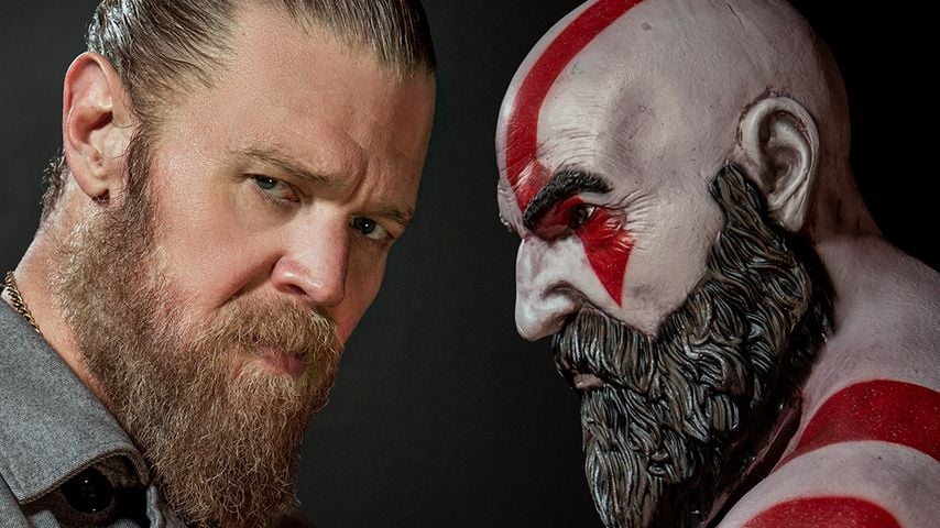 Ryan Hurst neben Kratos auf einem Promo-Bild für "God of War"