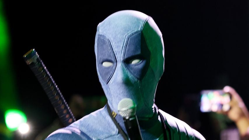Ryan Reynolds im Deadpool-Cosplay spricht bei der Marvel Studios Hall H Präsentation auf der San Diego Comic-Con 2026