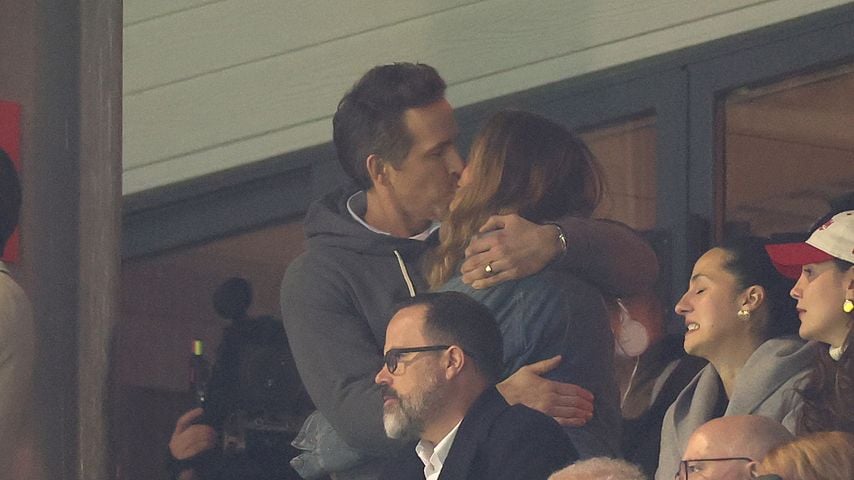 Vor dem FA-Cup-Spiel in Wrexham: Ryan Reynolds küsst Blake Lively, 7. März 2026