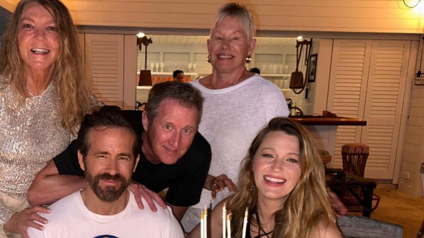Ryan Reynolds mit seinem Bruder Terry, seiner Mutter Tammy und seiner Frau Blake Lively