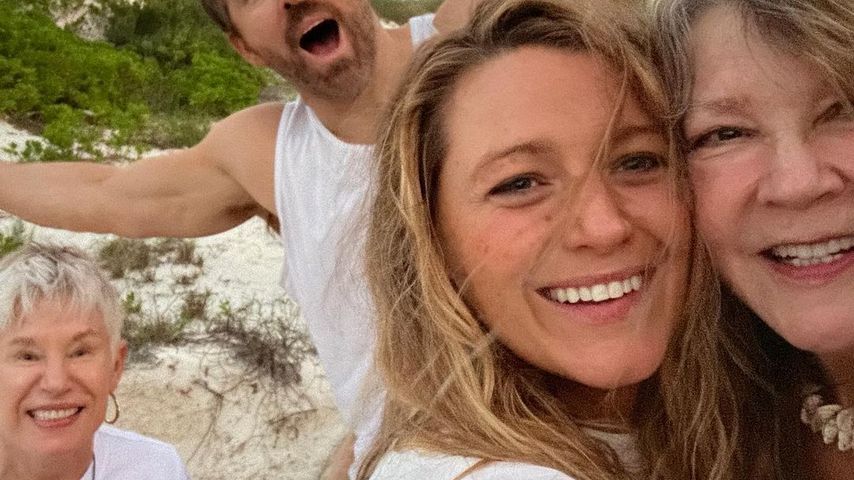 Ryan Reynolds und Blake Lively mit ihren Müttern
