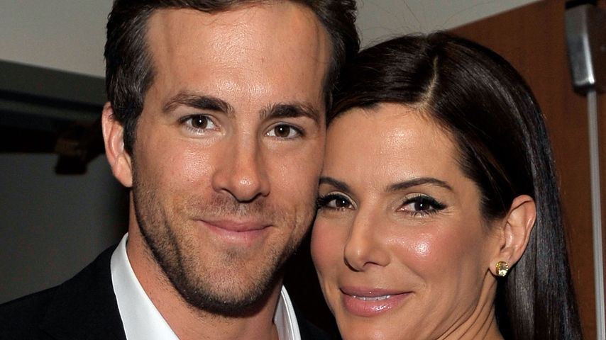 Ryan Reynolds gratuliert Sandra Bullock mit Nacktvideo!