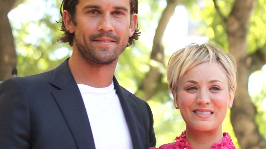 Süß: Kaley Cuoco & Ryan Sweeting turteln am Strand