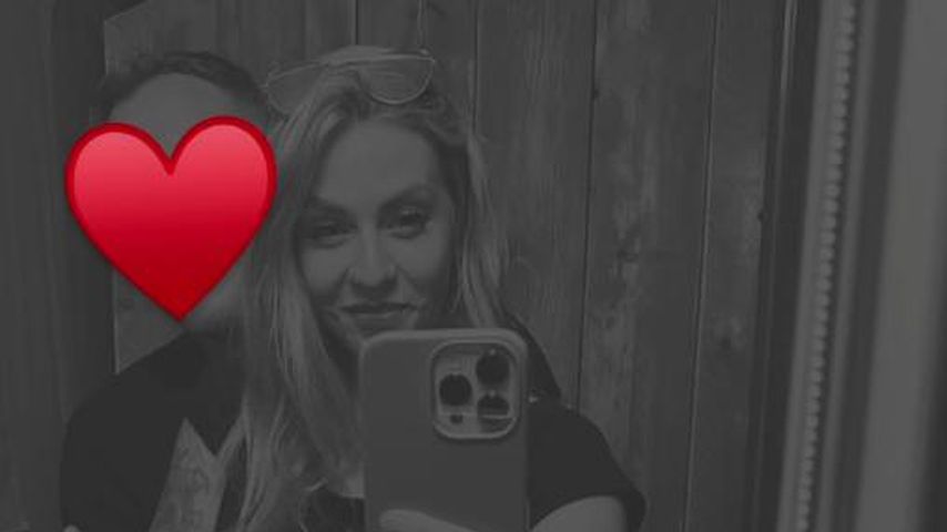 Sabrina Mina mit einem Unbekannten