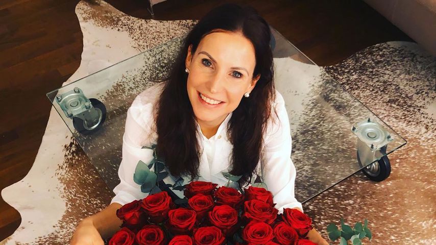 Sabrina Mockenhaupt mit einem Strauß Rosen