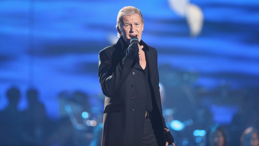 Johnny Logan, Sänger