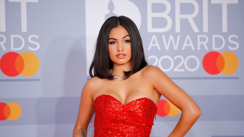 Sängerin Mabel, 2020 bei den Brit Awards