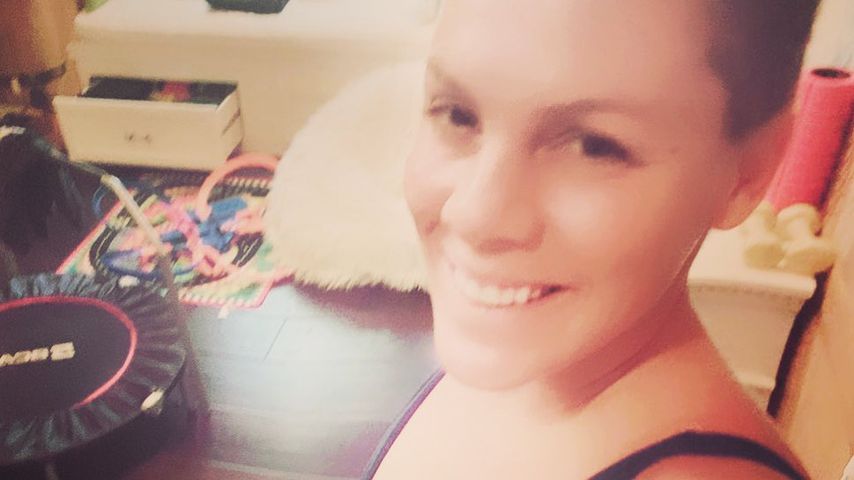 "Tränen und Schmerzen": Pink meldet sich nach ihrer Hüft-OP