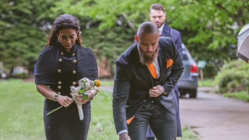 Safiyya Vorajee und Ashley Cain auf der Beerdigung ihrer Tochter Azaylia