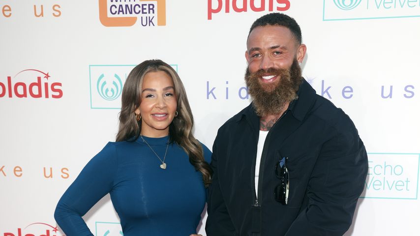 Safiyya und Ex Ashley Cain strahlen zusammen auf einem Event