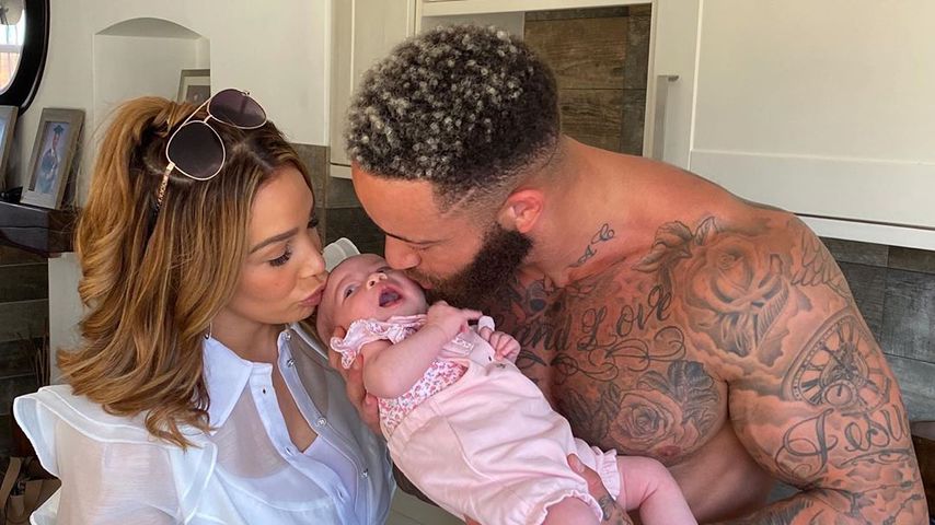 Safiyya Vorajee und Ashley Cain mit ihrer Tochter