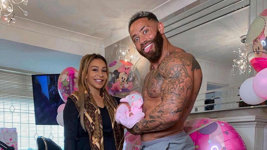 Safiyya Vorajee und Ashley Cain mit ihrer Tochter Azaylia